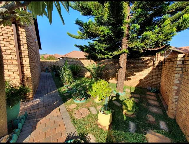 2 BEDROOM HOUSE FOR SALE IN SINOVILLE